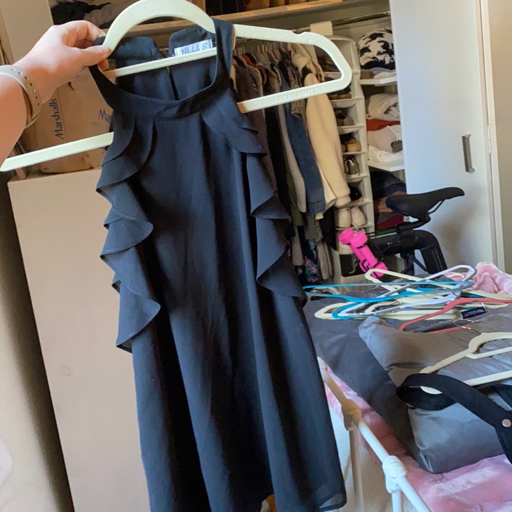 Flowy black top